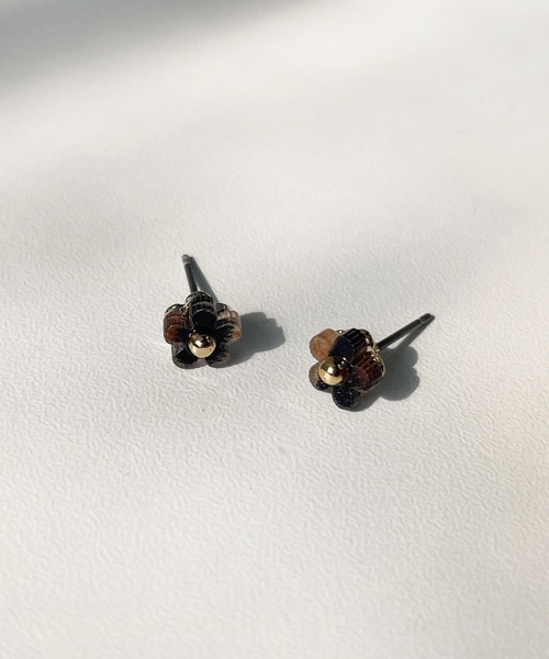 CEMONEMO（セモネモ）の「【NEWカラー追加】 デイジー ミニピアス（ピアス（両耳用）・レディース・ブラック/ホワイト/ベビーピンク/ブラウン・FREE）」の12枚目の写真