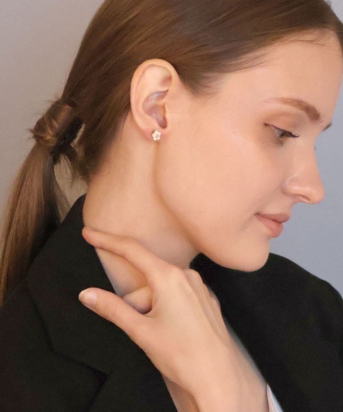 ペア⭐︎デイジーピアス セール】【NEWカラー追加】 デイジー ミニピアス（ピアス（両耳