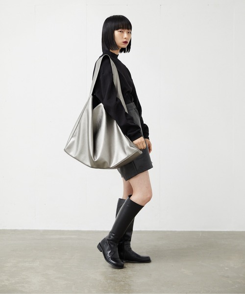 FEKETE（フェケテ）の「FEKETE ROUND TOE LONG BOOTS（ブーツ・レディース・ブラック/アイボリー・23.0cm/24.0cm/25.0cm）」の7枚目の写真