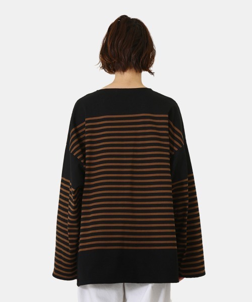 marka（マーカ）の「marka / マーカ：BASQUE SHIRT L/S - ORGANIC COTTON KNIT PANEL BORDER -：M22A-04CS01C[COR]（Tシャツ/カットソー・メンズ・ホワイト系その他/ブラック系その他/ホワイト×ネイビー・1/2/3）」の19枚目の写真