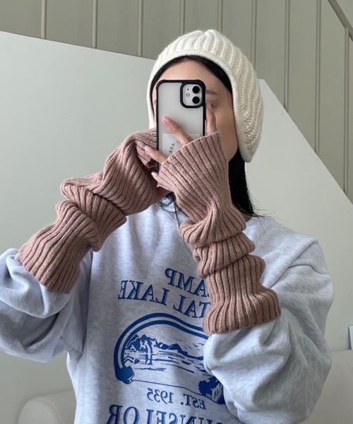 Didot.showroom(ディドット ショールーム)の「リブニットアームウォーマー(アームカバー・レディース・ブラック/アイボリー/ブラウン/グレー/グリーン/モカ/イエロー/ミント/ピンク・FREE)」の9枚目の写真