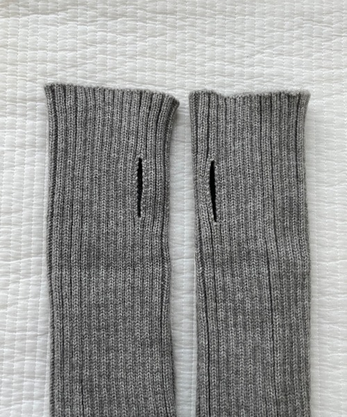 Didot.showroom(ディドット ショールーム)の「リブニットアームウォーマー(アームカバー・レディース・ブラック/アイボリー/ブラウン/グレー/グリーン/モカ/イエロー/ミント/ピンク・FREE)」の13枚目の写真