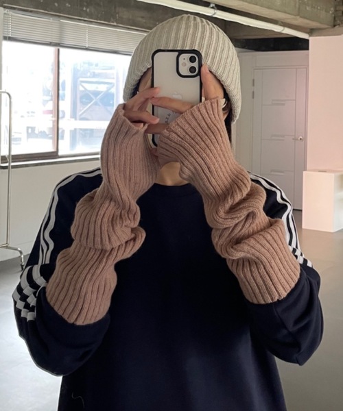 Didot.showroom(ディドット ショールーム)の「リブニットアームウォーマー(アームカバー・レディース・ブラック/アイボリー/ブラウン/グレー/グリーン/モカ/イエロー/ミント/ピンク・FREE)」の16枚目の写真
