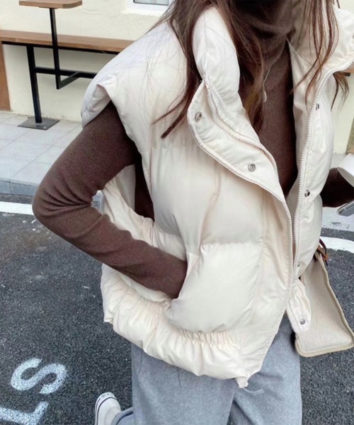 me+em select（ミームセレクト）の「※※【 ５color 】ハイネックヘムギャザーエコダウンベスト（ベスト・レディース・ベージュ/ブラック/ブルー/ホワイト/グリーン・FREE）」の2枚目の写真