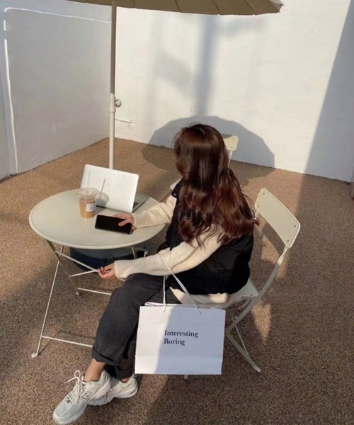 me+em select（ミームセレクト）の「※※【 ５color 】ハイネックヘムギャザーエコダウンベスト（ベスト・レディース・ベージュ/ブラック/ブルー/ホワイト/グリーン・FREE）」の7枚目の写真