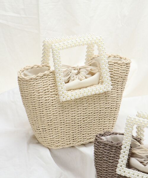 MAJESTIC LEGON（マジェスティックレゴン）の「パールハンドルかごbag（かごバッグ・レディース・アイボリー/グレイッシュベージュ・FREE）」の2枚目の写真