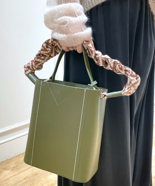 BEVINI（べヴィニ）の「BEVINI / SquareBag（ショルダーバッグ・レディース・カーキ/ブラウン・FREE）」の2枚目の写真