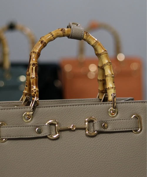 GUSCIO（グッシオ）の「【グッシオゴールド】バンブーハンドルスクエア２WAYトートバッグ　ビット金具デザイン エレガンス（トートバッグ・レディース・ブラック/ベージュ/オレンジ/グリーン・FREE）」の21枚目の写真