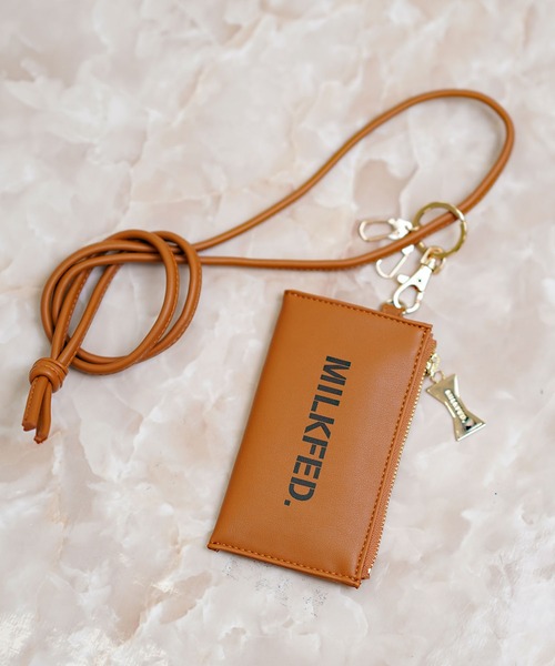 MILKFED.(ミルクフェド)の「STENCIL LOGO STRAP MULTI CASE(財布・レディース・ブラック/ブラウン/ライトピンク・ONE SIZE)」の2枚目の写真