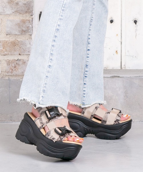 attagirl（アタガール）の「厚底ソールバックベルトサンダル（サンダル・レディース・パイソン/ホワイト/ブラック・L/S/M/LL）」の3枚目の写真