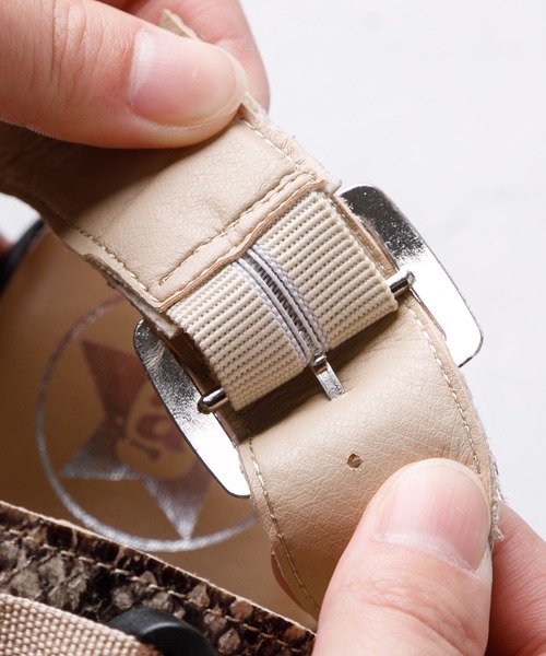 attagirl（アタガール）の「厚底ソールバックベルトサンダル（サンダル・レディース・パイソン/ホワイト/ブラック・L/S/M/LL）」の4枚目の写真