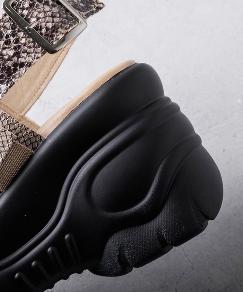 attagirl（アタガール）の「厚底ソールバックベルトサンダル（サンダル・レディース・パイソン/ホワイト/ブラック・L/S/M/LL）」の5枚目の写真