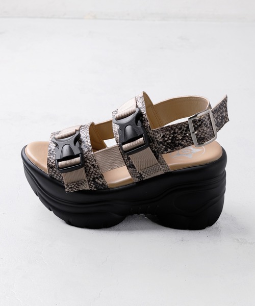 attagirl（アタガール）の「厚底ソールバックベルトサンダル（サンダル・レディース・パイソン/ホワイト/ブラック・L/S/M/LL）」の12枚目の写真