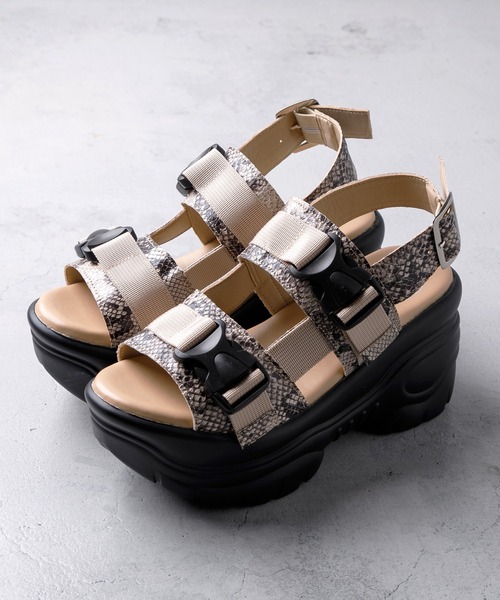 attagirl（アタガール）の「厚底ソールバックベルトサンダル（サンダル・レディース・パイソン/ホワイト/ブラック・L/S/M/LL）」の11枚目の写真