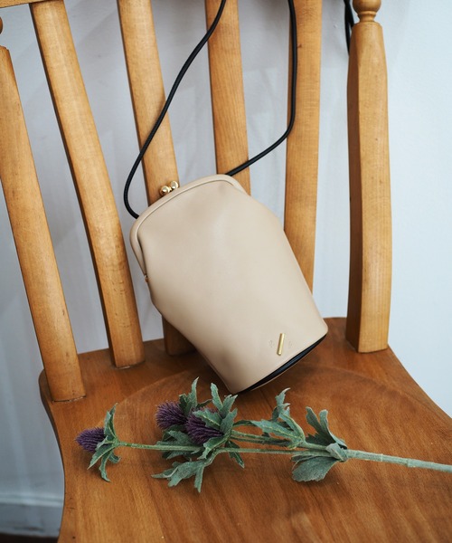 R/b nestle to BEAURE（アールビー）の「Rb ２tone 縦長ガマ口 Mobile Shoulder（ショルダーバッグ・レディース・ブラウン/ブラック/ベージュ/アイボリー・FREE）」の4枚目の写真