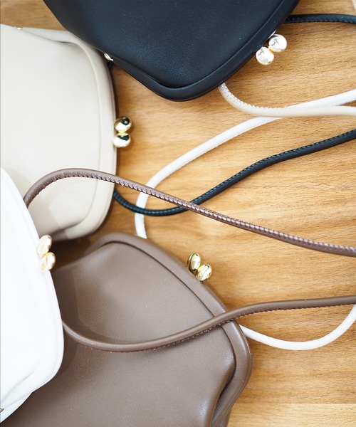 R/b nestle to BEAURE（アールビー）の「Rb ２tone 縦長ガマ口 Mobile Shoulder（ショルダーバッグ・レディース・ブラウン/ブラック/ベージュ/アイボリー・FREE）」の6枚目の写真