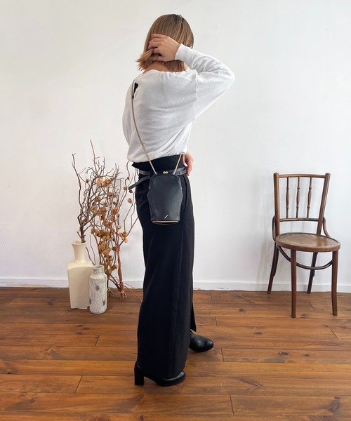 R/b nestle to BEAURE（アールビー）の「Rb ２tone 縦長ガマ口 Mobile Shoulder（ショルダーバッグ・レディース・ブラウン/ブラック/ベージュ/アイボリー・FREE）」の13枚目の写真