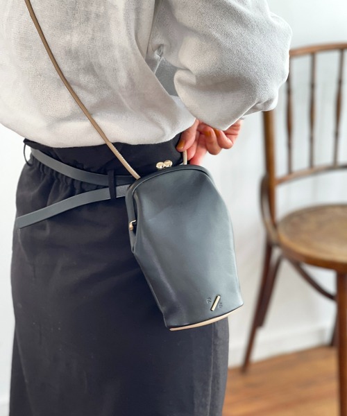 R/b nestle to BEAURE（アールビー）の「Rb ２tone 縦長ガマ口 Mobile Shoulder（ショルダーバッグ・レディース・ブラウン/ブラック/ベージュ/アイボリー・FREE）」の12枚目の写真