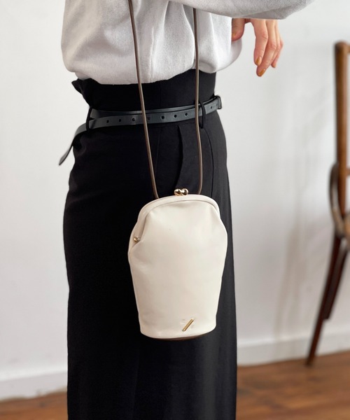 R/b nestle to BEAURE（アールビー）の「Rb ２tone 縦長ガマ口 Mobile Shoulder（ショルダーバッグ・レディース・ブラウン/ブラック/ベージュ/アイボリー・FREE）」の14枚目の写真