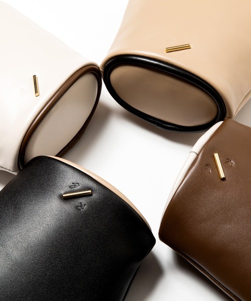 R/b nestle to BEAURE（アールビー）の「Rb ２tone 縦長ガマ口 Mobile Shoulder（ショルダーバッグ・レディース・ブラウン/ブラック/ベージュ/アイボリー・FREE）」の21枚目の写真