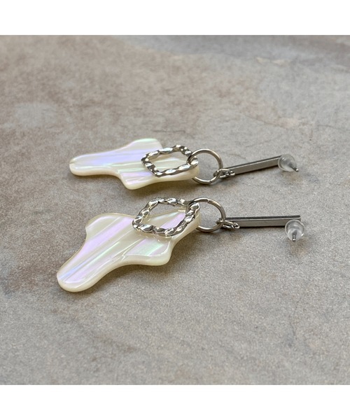 tone(トーン)の「【-lensa-】オーロラチャームのシンプルピアス(MA)(ピアス(両耳用)・レディース・その他・FREE)」の4枚目の写真