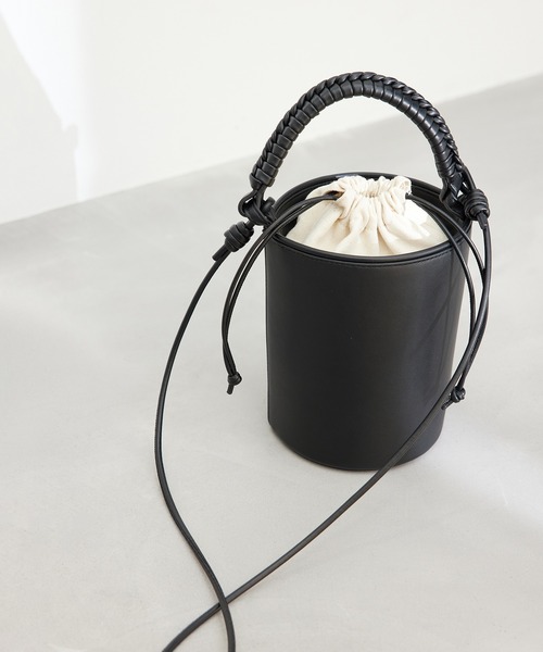 ROPE'(ロペ)の「ブレイドハンドルバケットミニショルダーバッグ(ショルダーバッグ・レディース・ブラック/キャメル・FREE)」の2枚目の写真