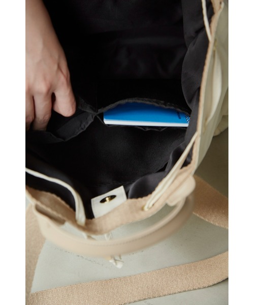 Aunt Marie's(アントマリーズ)の「バイカラーナイロントートバッグ / マザーズバッグ(マザーズバッグ・レディース・ブラック/ベージュ/アイボリー・FREE)」の13枚目の写真