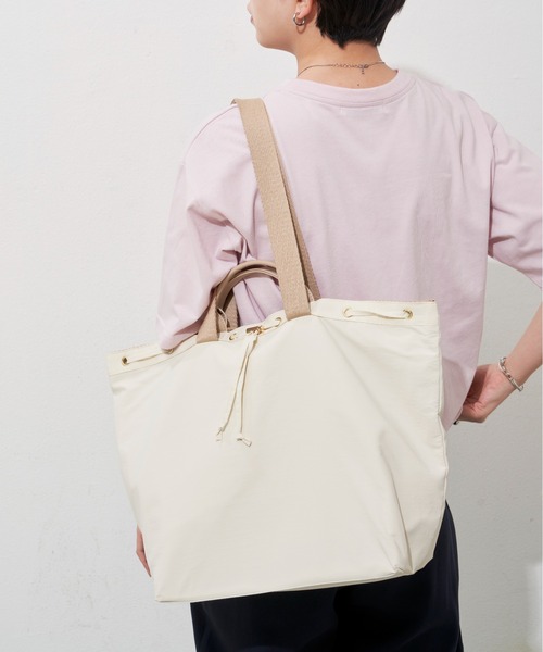 Aunt Marie's(アントマリーズ)の「バイカラーナイロントートバッグ / マザーズバッグ(マザーズバッグ・レディース・ブラック/ベージュ/アイボリー・FREE)」の4枚目の写真