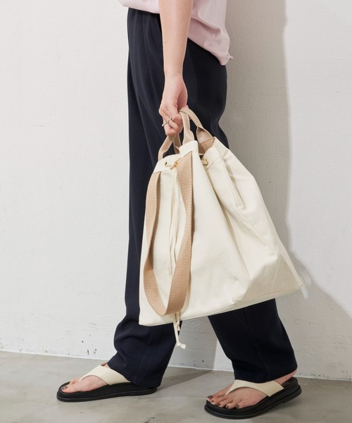 Aunt Marie's(アントマリーズ)の「バイカラーナイロントートバッグ / マザーズバッグ(マザーズバッグ・レディース・ブラック/ベージュ/アイボリー・FREE)」の7枚目の写真