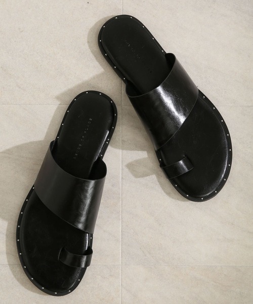 SENSE OF PLACE by URBAN RESEARCH（センスオブプレイスバイアーバンリサーチ）の「フェイクレザースタッズトングサンダル（サンダル・メンズ・ブラック/グリーン・LARGE/MEDIUM）」の2枚目の写真