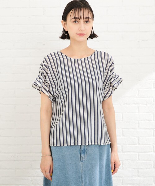 SHOO・LA・RUE（シューラルー）の「◆袖フリルVネックブラウス（シャツ/ブラウス・レディース・ダークグリーン系2/ネイビー系2/レッド系4・02/03）」の4枚目の写真