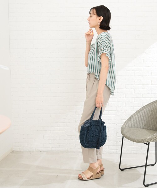 SHOO・LA・RUE（シューラルー）の「◆袖フリルVネックブラウス（シャツ/ブラウス・レディース・ダークグリーン系2/ネイビー系2/レッド系4・02/03）」の13枚目の写真