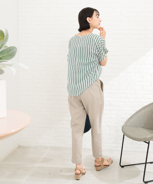 SHOO・LA・RUE（シューラルー）の「◆袖フリルVネックブラウス（シャツ/ブラウス・レディース・ダークグリーン系2/ネイビー系2/レッド系4・02/03）」の14枚目の写真