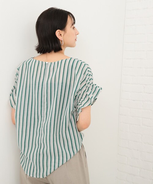 SHOO・LA・RUE（シューラルー）の「◆袖フリルVネックブラウス（シャツ/ブラウス・レディース・ダークグリーン系2/ネイビー系2/レッド系4・02/03）」の17枚目の写真