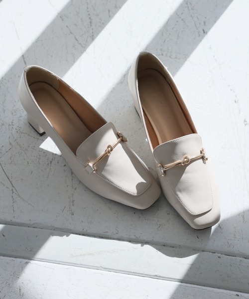 VIVIAN(ヴィヴィアン)の「スクエアトゥビット付きローファーパンプス(パンプス・レディース・ブラック/ブラウン/グレー系その他7/アイボリー/グリーン/グレー/ライトグレー/ブラック系その他/ワンウォッシュ/ブラウン系カモフラージュ・LL/S/M/L/SS/XL)」の11枚目の写真