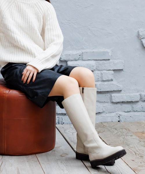 HIMIKO（ヒミコ）の「【Made in Japan】【撥水】トラックソールロングブーツ/621408（ブーツ・レディース・ブラック/ダークブラウン/アイボリー/グレー・22.5cm/23.5cm/24.5cm/23.0cm/24.0cm/25.0cm/25.5cm/22.0cm/26.0cm/21.5cm）」の5枚目の写真