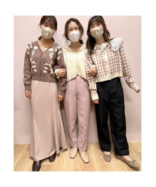 flower（フラワー）の「クラシカルフラワリーニット（カーディガン/ボレロ・レディース・ブラウン/グリーン・FREE）」の3枚目の写真