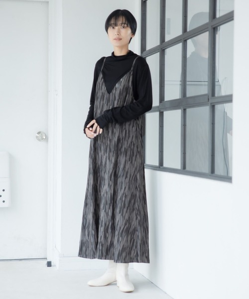 LEPSIM（レプシィム）の「プリントパターンキャミワンピース　123417（ワンピース・レディース・ブラック/ブラウン・FREE）」の2枚目の写真