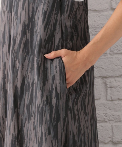 LEPSIM（レプシィム）の「プリントパターンキャミワンピース　123417（ワンピース・レディース・ブラック/ブラウン・FREE）」の4枚目の写真