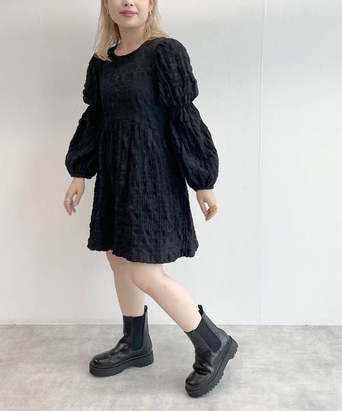 w closet(ダブルクローゼット)の「シャーリングパプスリーブチュニック(チュニック・レディース・ブラック/アイボリー/ラベンダー・FREE)」の21枚目の写真