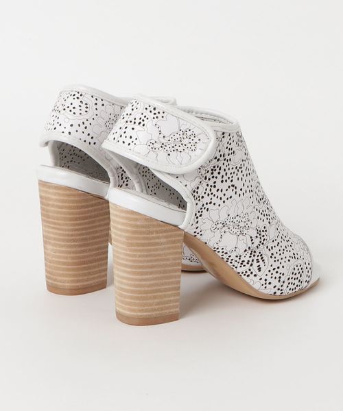 Jeffrey Campbell（ジェフリーキャンベル）の「パンチングサンダル（サンダル・レディース・ホワイト/ブラック/ブラウン・36/38/37/39/35）」の4枚目の写真
