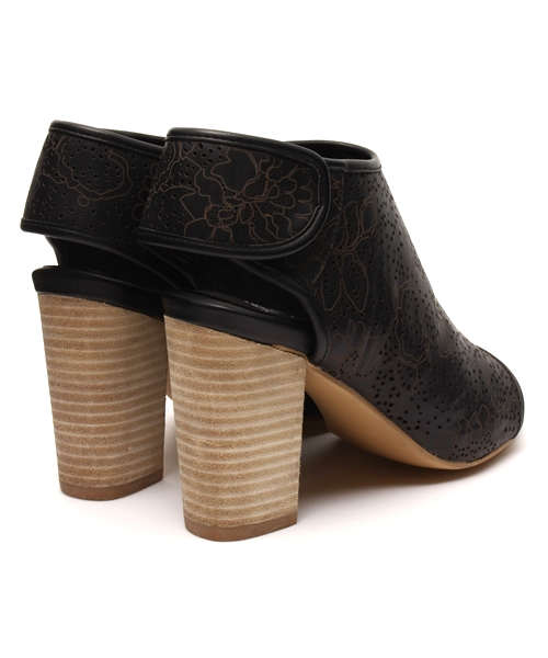 Jeffrey Campbell（ジェフリーキャンベル）の「パンチングサンダル（サンダル・レディース・ホワイト/ブラック/ブラウン・36/38/37/39/35）」の6枚目の写真
