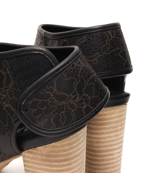 Jeffrey Campbell（ジェフリーキャンベル）の「パンチングサンダル（サンダル・レディース・ホワイト/ブラック/ブラウン・36/38/37/39/35）」の10枚目の写真