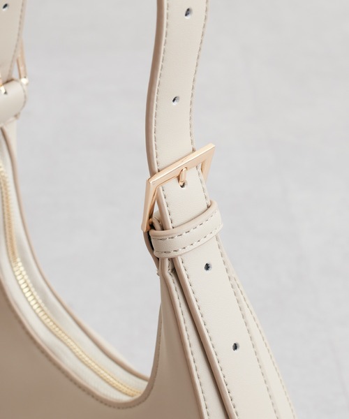 natural couture(ナチュラルクチュール)の「2022AWアイテム/丸みのあるシルエットがかわいい ワンハンドルハーフラウンドバッグ(ショルダーバッグ・レディース・ベージュ/ピンク/ブラック/グリーン・FREE)」の16枚目の写真