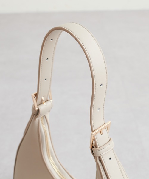 natural couture(ナチュラルクチュール)の「2022AWアイテム/丸みのあるシルエットがかわいい ワンハンドルハーフラウンドバッグ(ショルダーバッグ・レディース・ベージュ/ピンク/ブラック/グリーン・FREE)」の17枚目の写真
