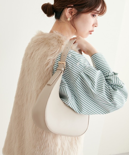 natural couture(ナチュラルクチュール)の「2022AWアイテム/丸みのあるシルエットがかわいい ワンハンドルハーフラウンドバッグ(ショルダーバッグ・レディース・ベージュ/ピンク/ブラック/グリーン・FREE)」の21枚目の写真