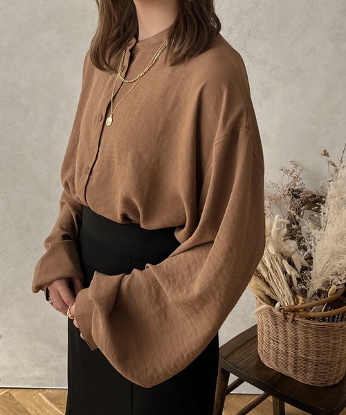 apres jour clair（アプレジュールクレア）の「【apres jour clair】袖ボリュームバンドカラーシャツ【ZOZOTOWN限定アイテム】（シャツ/ブラウス・レディース・アイボリー/ブラウン系その他/オフホワイト/ベージュ・フリー/X-LARGE）」の3枚目の写真