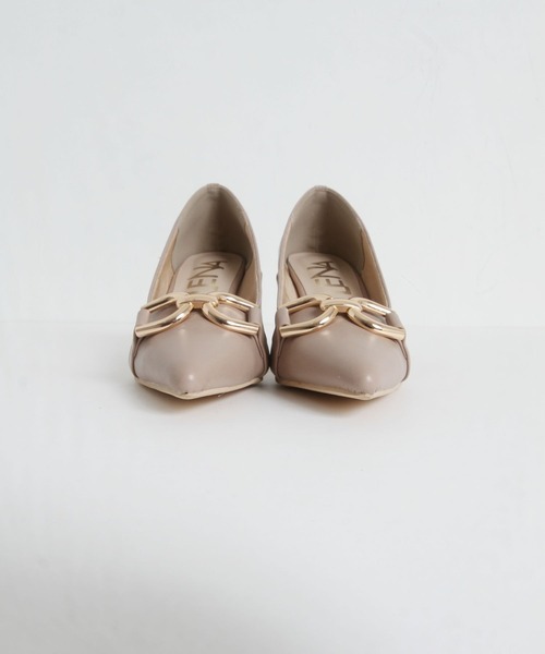 tocco closet（トッコ　クローゼット）の「ゴールドモチーフ付きフェイクレザー変形ヒールパンプス（パンプス・レディース・ブラック/グレイッシュベージュ/アイボリー・M/S/L/LL）」の21枚目の写真
