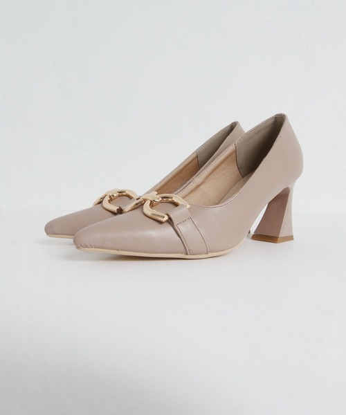 tocco closet（トッコ　クローゼット）の「ゴールドモチーフ付きフェイクレザー変形ヒールパンプス（パンプス・レディース・ブラック/グレイッシュベージュ/アイボリー・M/S/L/LL）」の22枚目の写真