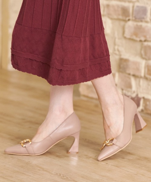 tocco closet（トッコ　クローゼット）の「ゴールドモチーフ付きフェイクレザー変形ヒールパンプス（パンプス・レディース・ブラック/グレイッシュベージュ/アイボリー・M/S/L/LL）」の16枚目の写真
